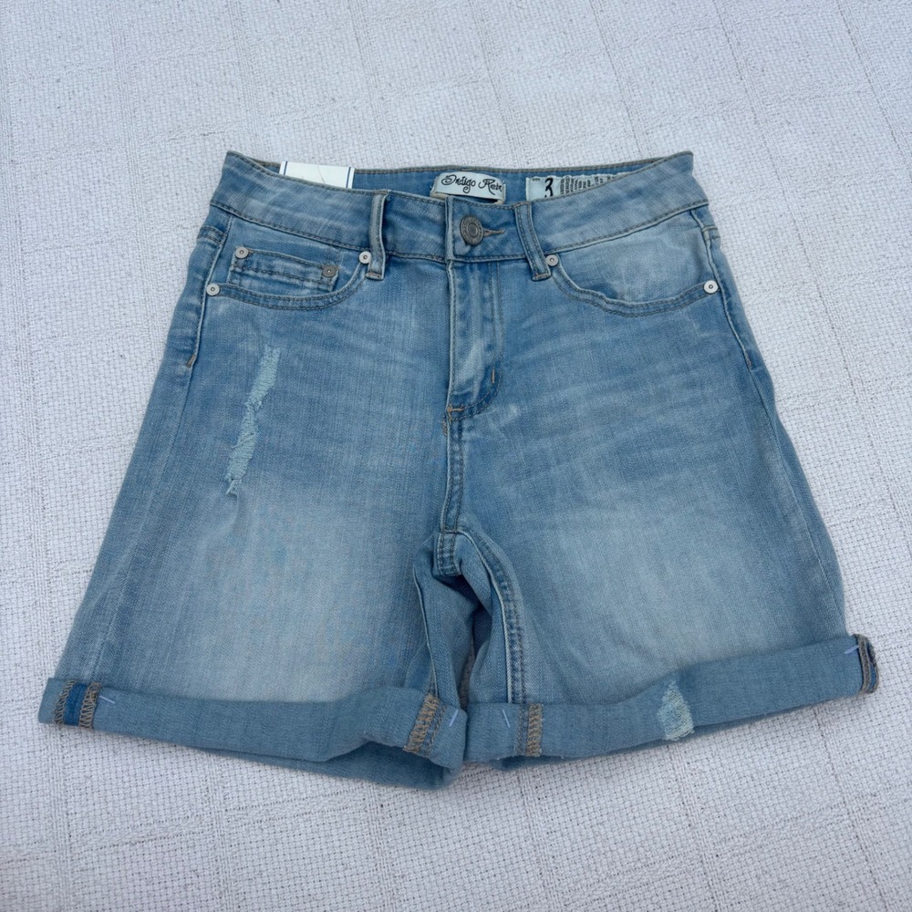 Women's 3 INDIGO REIN Light Wash High Rise Super Stretchy Distressed Denim Short